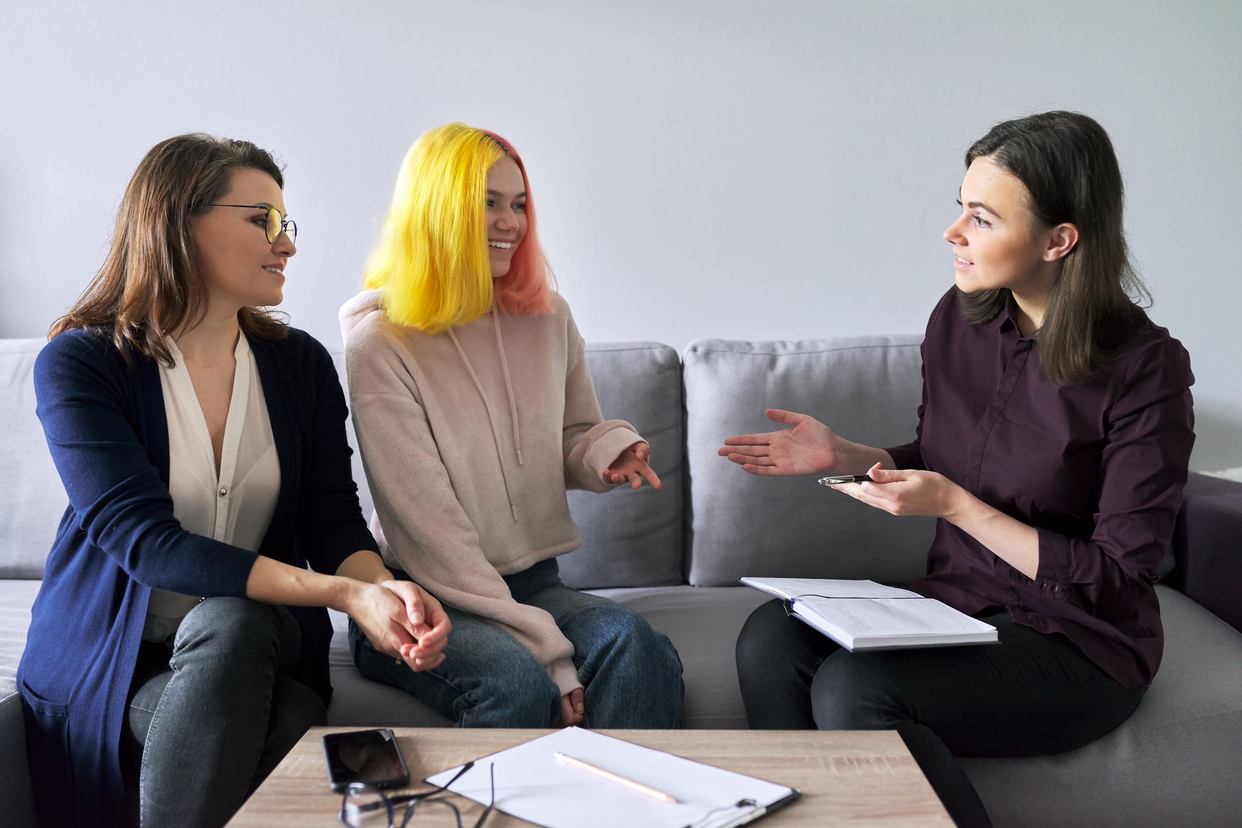 A group of Georgia Southern Psychology students role play a therapy session.