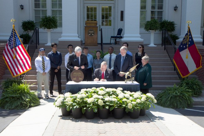 Governor Nathan Deal signs legislation at Georgia Southern