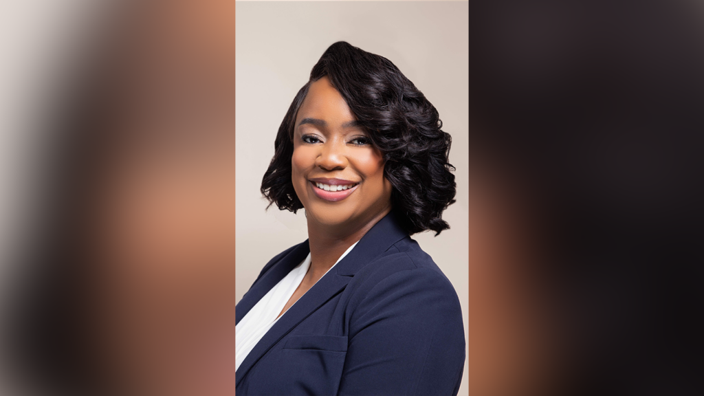 Ava Edwards receives Excellence in Alumni Relations award